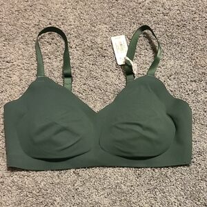 Seamless Green Bra